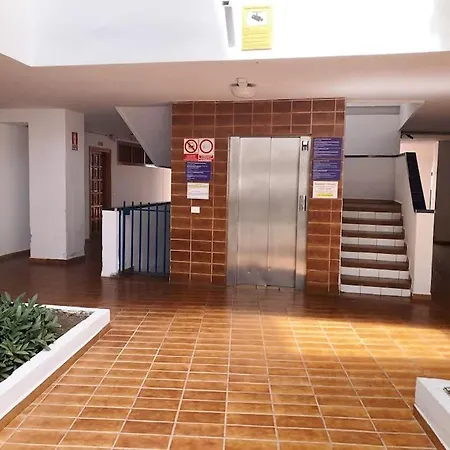 Con Vistamar Y Piscina Climatizada En Garden