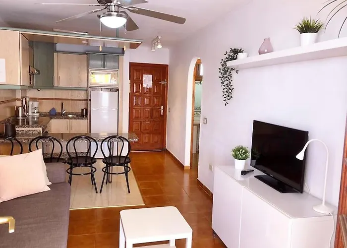 Con Vistamar Y Piscina Climatizada En Garden דירה *