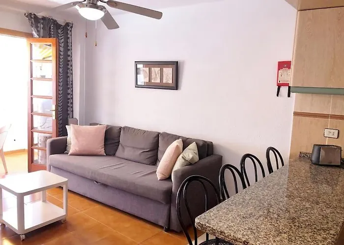 Con Vistamar Y Piscina Climatizada En Garden דירה