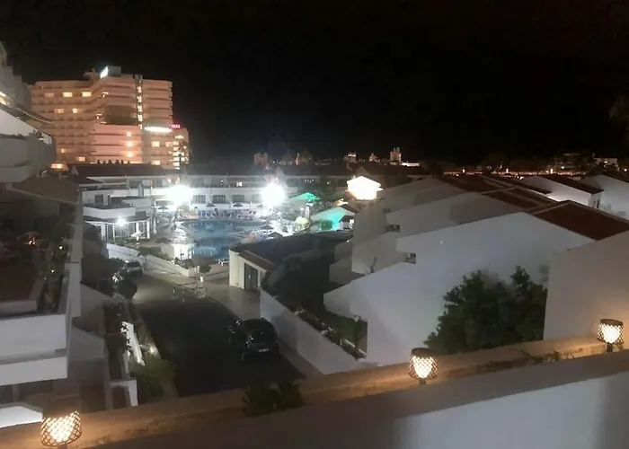 Con Vistamar Y Piscina Climatizada En Garden