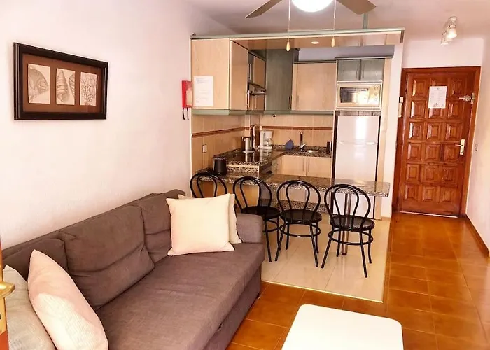 Con Vistamar Y Piscina Climatizada En Garden *