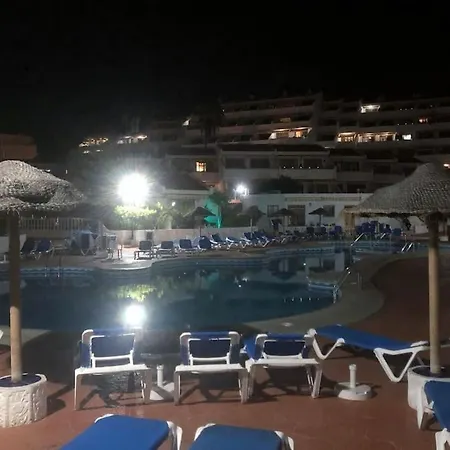Con Vistamar Y Piscina Climatizada En Garden