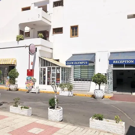 Con Vistamar Y Piscina Climatizada En Garden *