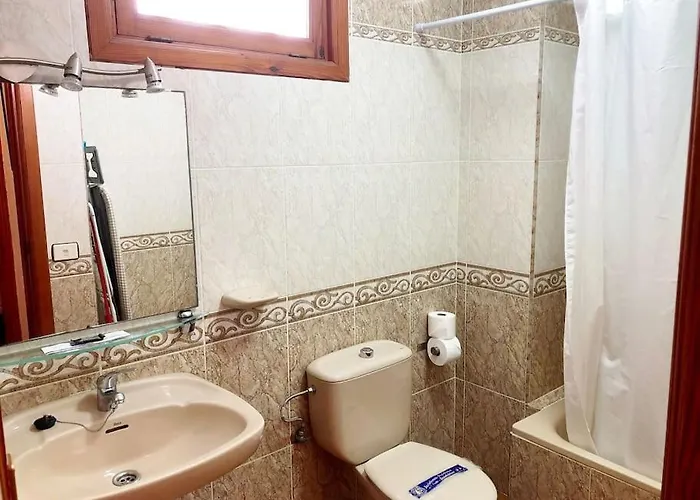 Con Vistamar Y Piscina Climatizada En Garden *