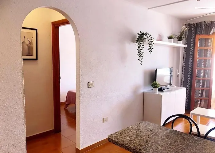 Con Vistamar Y Piscina Climatizada En Garden