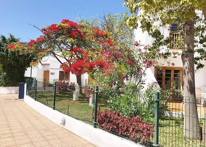 Con Vistamar Y Piscina Climatizada En Garden *